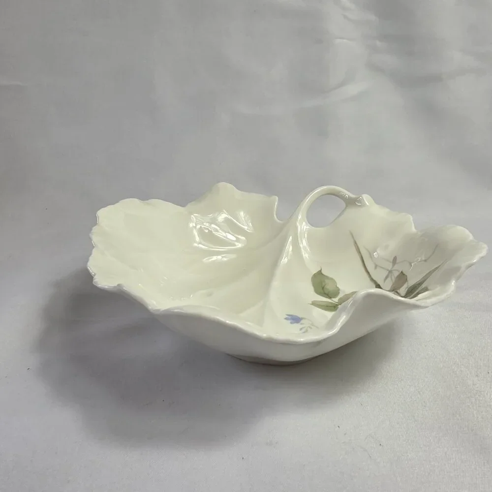 Mikasa April Rose 7 Inch Leaf Shaped Dish White with Pink Roses & Green Leaves